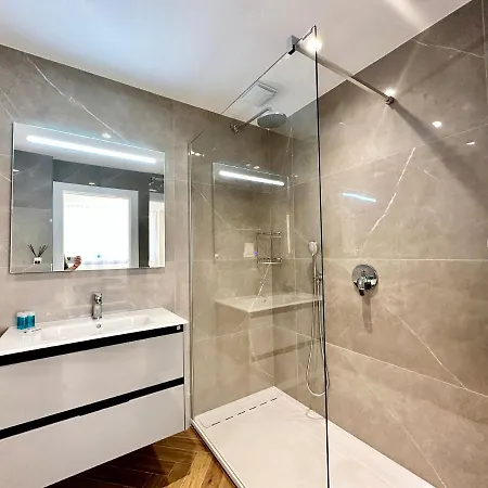 Newly Renovated In The Center Of - Eaw Homes * Marbellac
