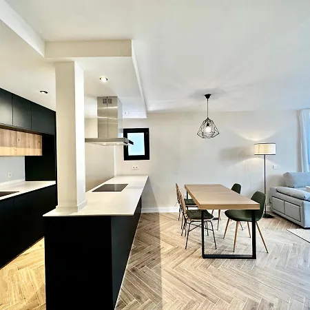 Newly Renovated In The Center Of - Eaw Homes * Marbellac