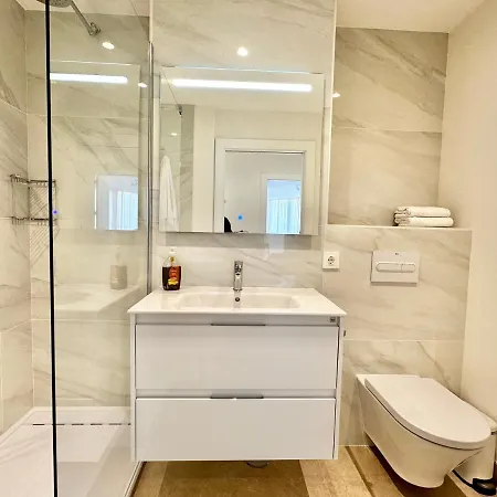 Newly Renovated In The Center Of - Eaw Homes Apartament *